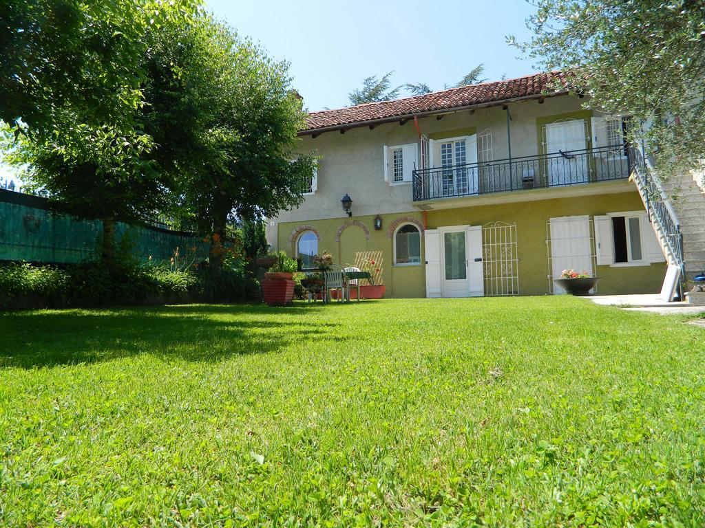 Casa Badinot Guest House Diano d'Alba Ruang foto